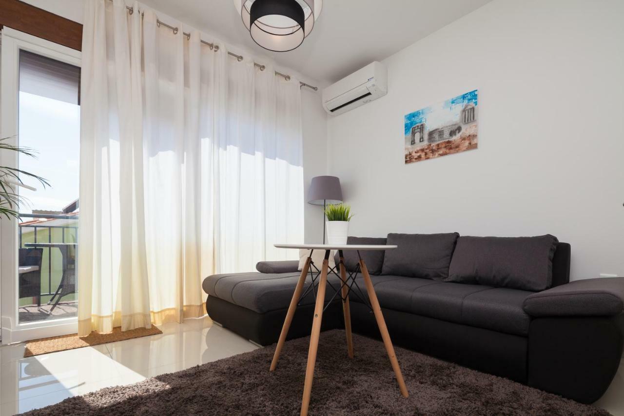 Luxury Apartment With Private Rooftop Terrace Πούλα Εξωτερικό φωτογραφία
