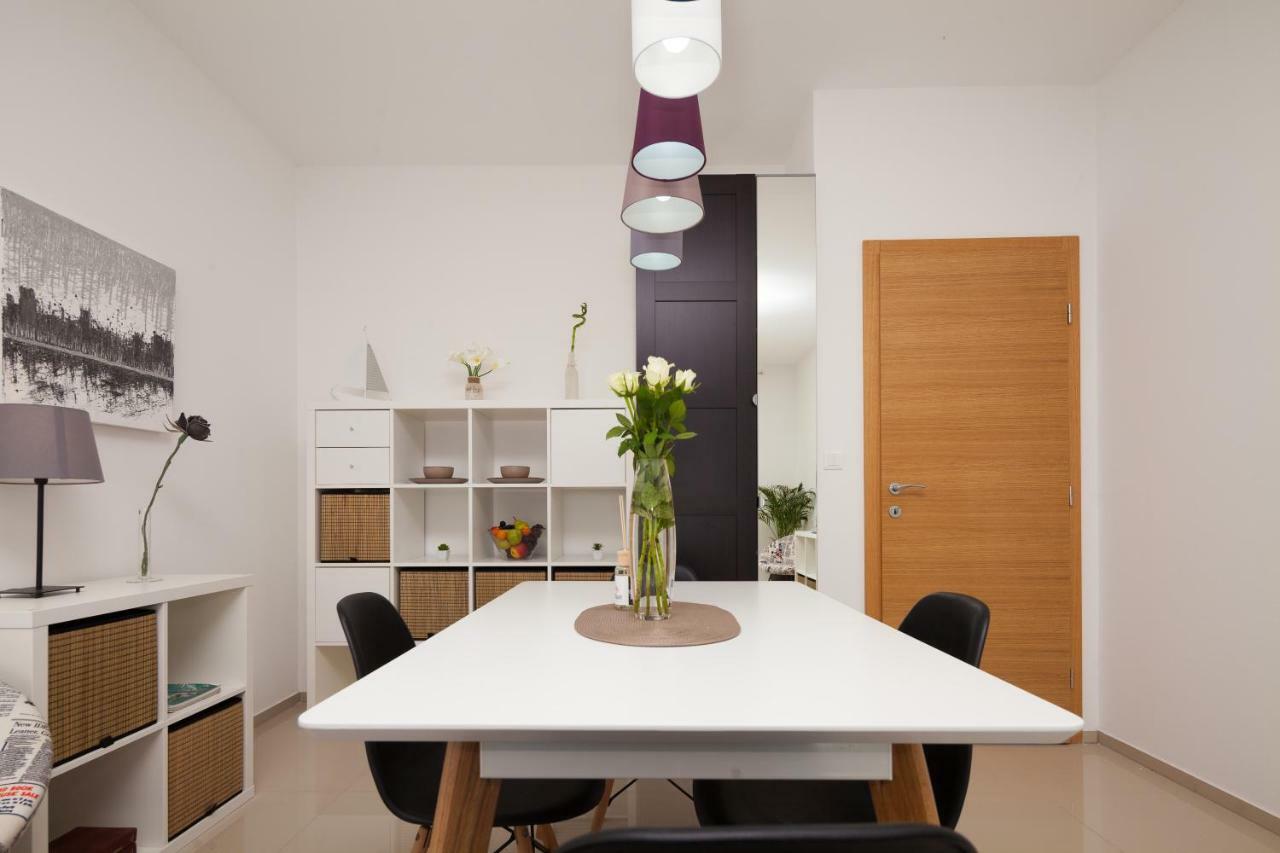 Luxury Apartment With Private Rooftop Terrace Πούλα Εξωτερικό φωτογραφία
