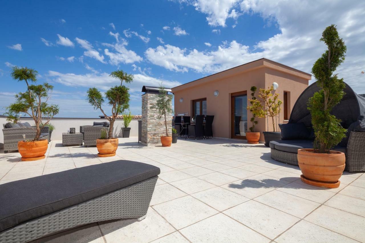 Luxury Apartment With Private Rooftop Terrace Πούλα Εξωτερικό φωτογραφία