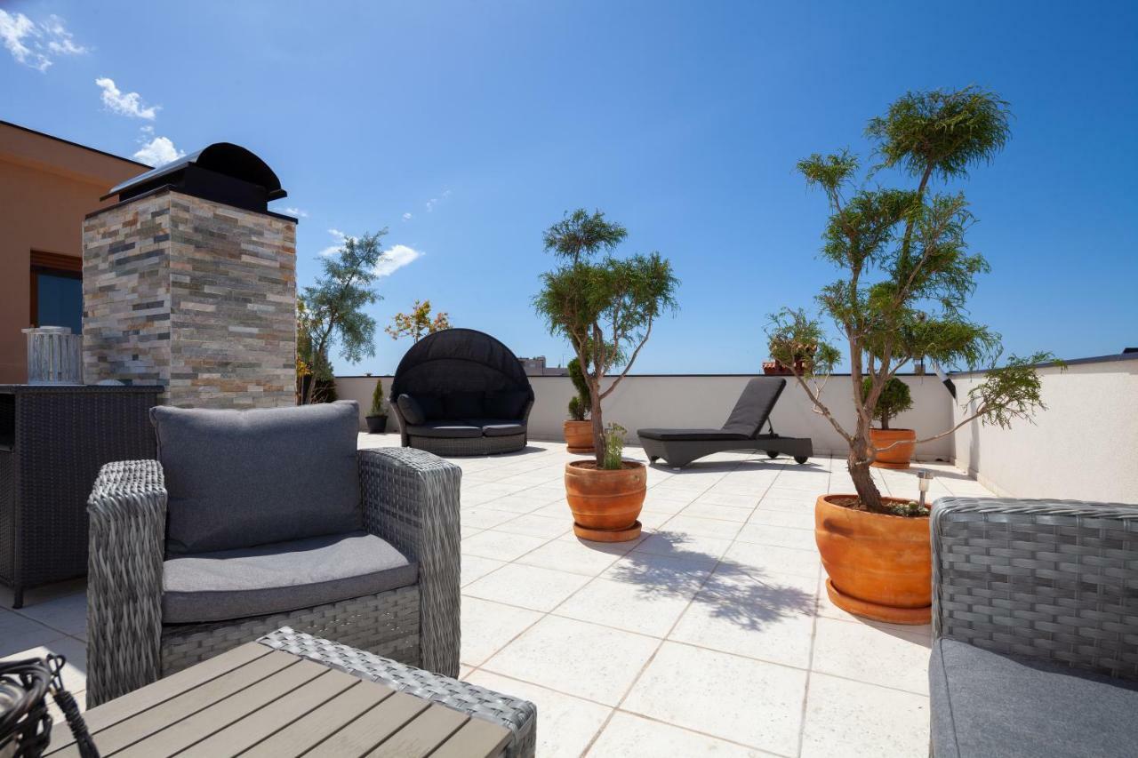 Luxury Apartment With Private Rooftop Terrace Πούλα Εξωτερικό φωτογραφία