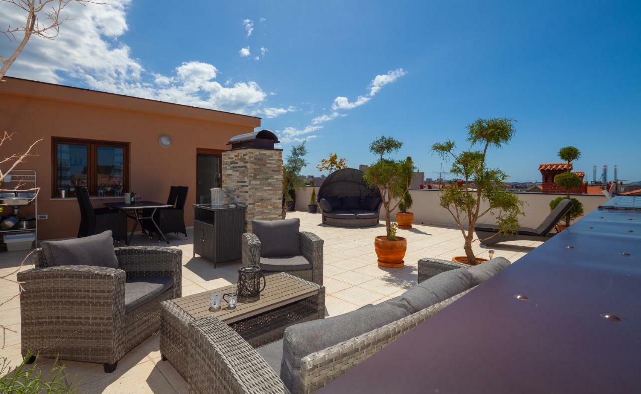 Luxury Apartment With Private Rooftop Terrace Πούλα Εξωτερικό φωτογραφία
