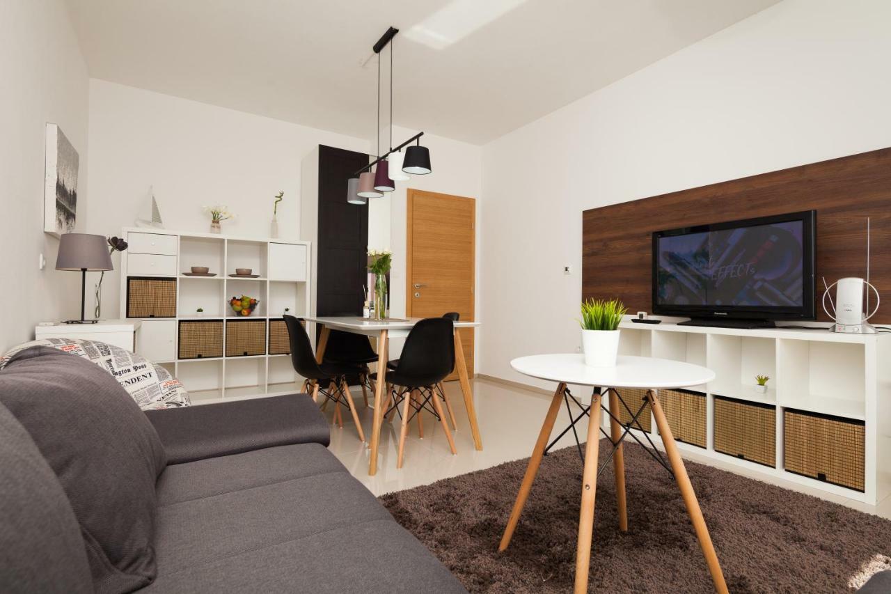 Luxury Apartment With Private Rooftop Terrace Πούλα Εξωτερικό φωτογραφία