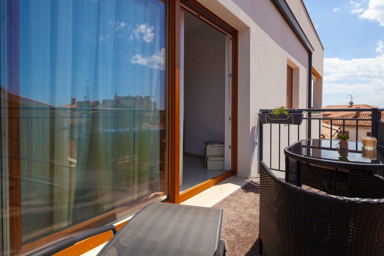Luxury Apartment With Private Rooftop Terrace Πούλα Εξωτερικό φωτογραφία