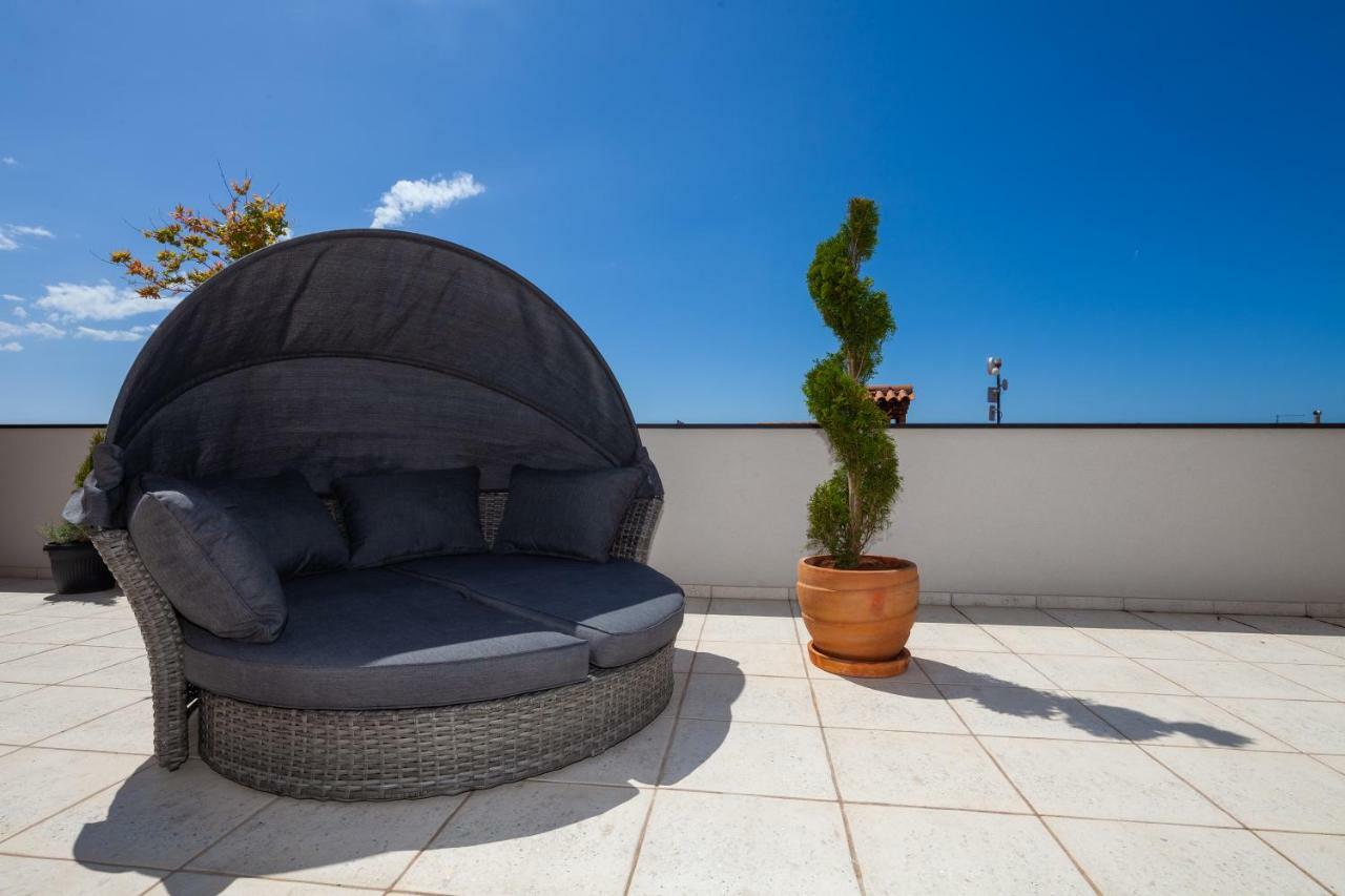 Luxury Apartment With Private Rooftop Terrace Πούλα Εξωτερικό φωτογραφία