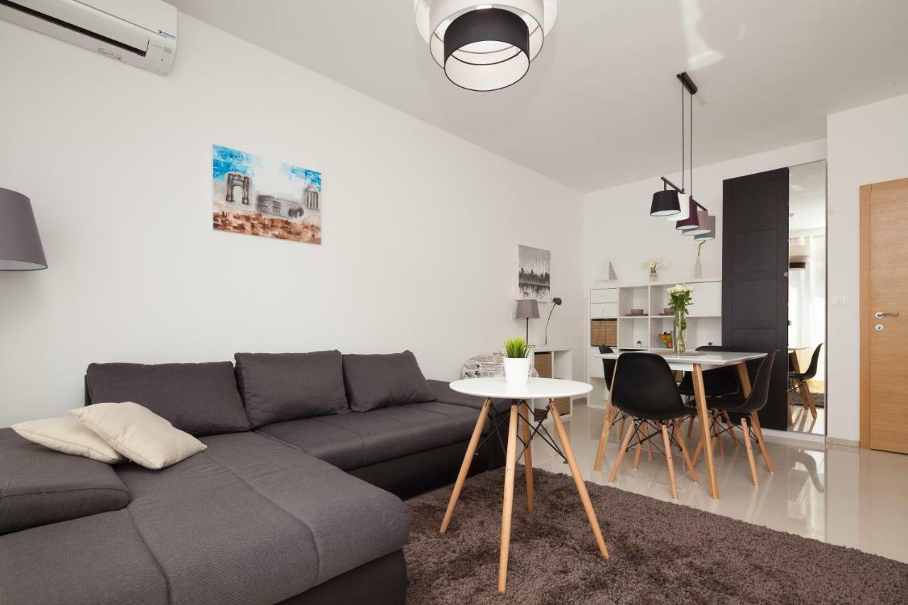 Luxury Apartment With Private Rooftop Terrace Πούλα Εξωτερικό φωτογραφία