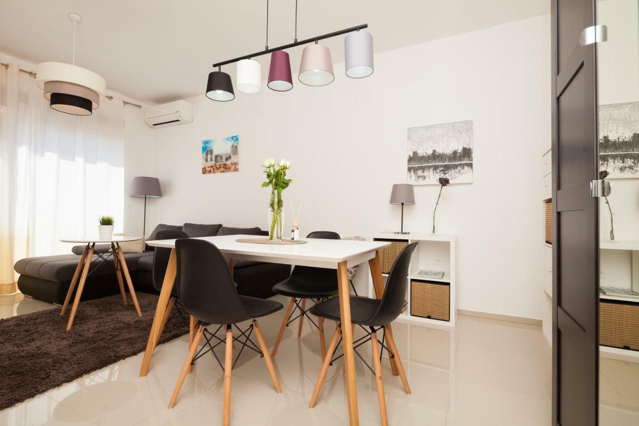 Luxury Apartment With Private Rooftop Terrace Πούλα Εξωτερικό φωτογραφία